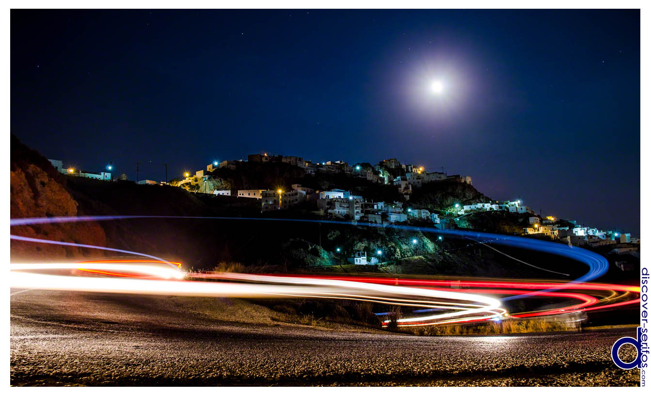 Serifos - Moon and traffic in Chora
